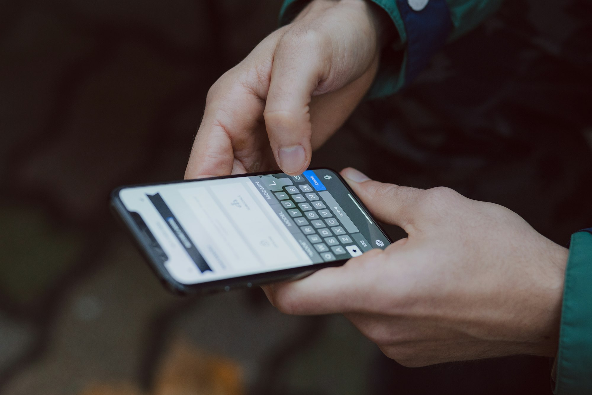 Zadávanie e-mailu a hesla pri registrácii v mobilnej aplikácii